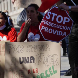 Activistas trans interrumpen evento universitario pro-vida