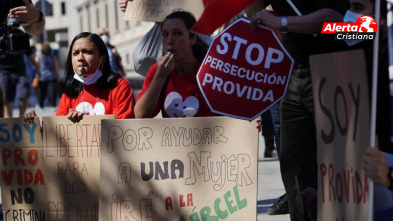 Activistas trans interrumpen evento universitario pro-vida