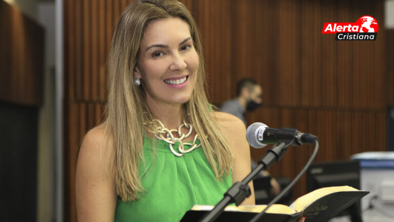 Cristiana_puede_ser_enjuiciada_por_decir_que_Dios_solo_creo_hombres