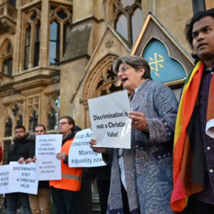 Iglesia_de_Inglaterra_pide_que_obispos_dejen_de_bendecir_a_parejas