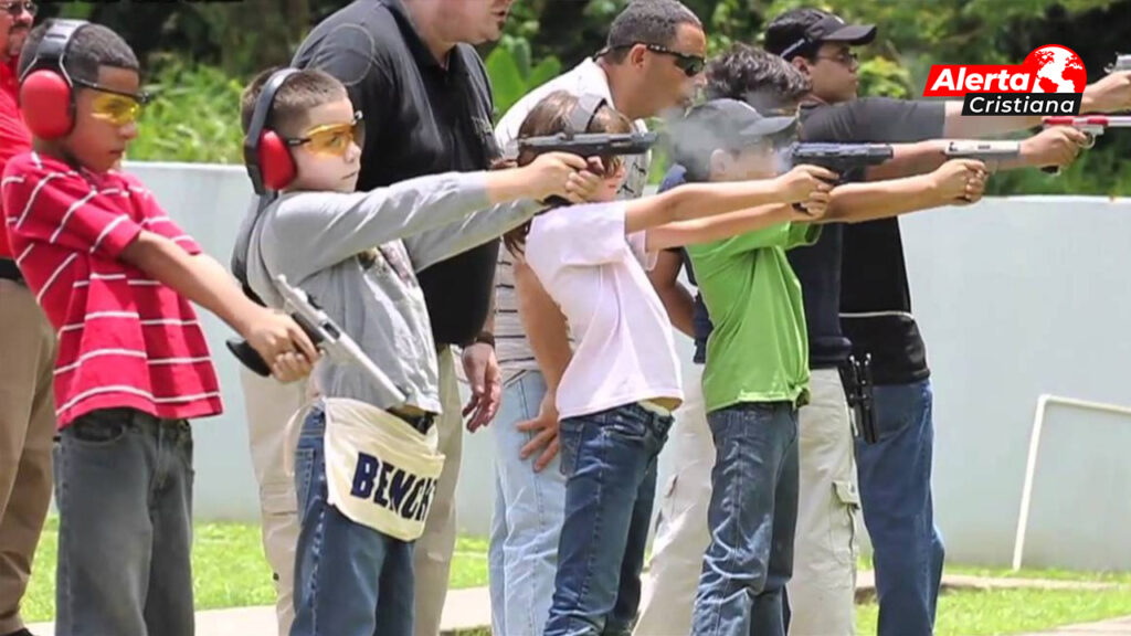 Indignación en Brasil luego de ver a niños aprendiendo a disparar copia