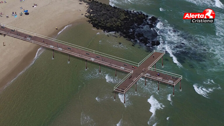 Reconstrucción de un muelle en forma de cruz indigna a ateos en Nueva Jersey