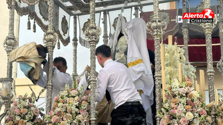 Virgen encendida en fuego