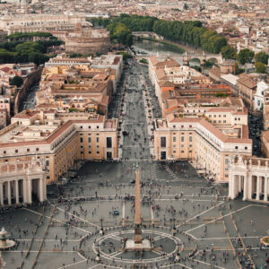 Hombre intenta entrar al Vaticano a la fuerza y queda detenido