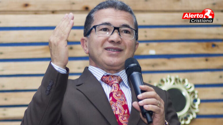 Pastor es acusado de desviar más de 15.000 dólares de la iglesia