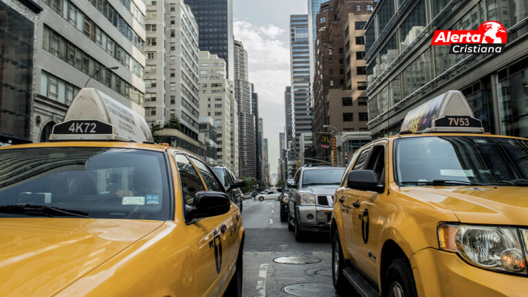 Taxista brujo encuentra a Cristo gracias a dos de sus pasajeras