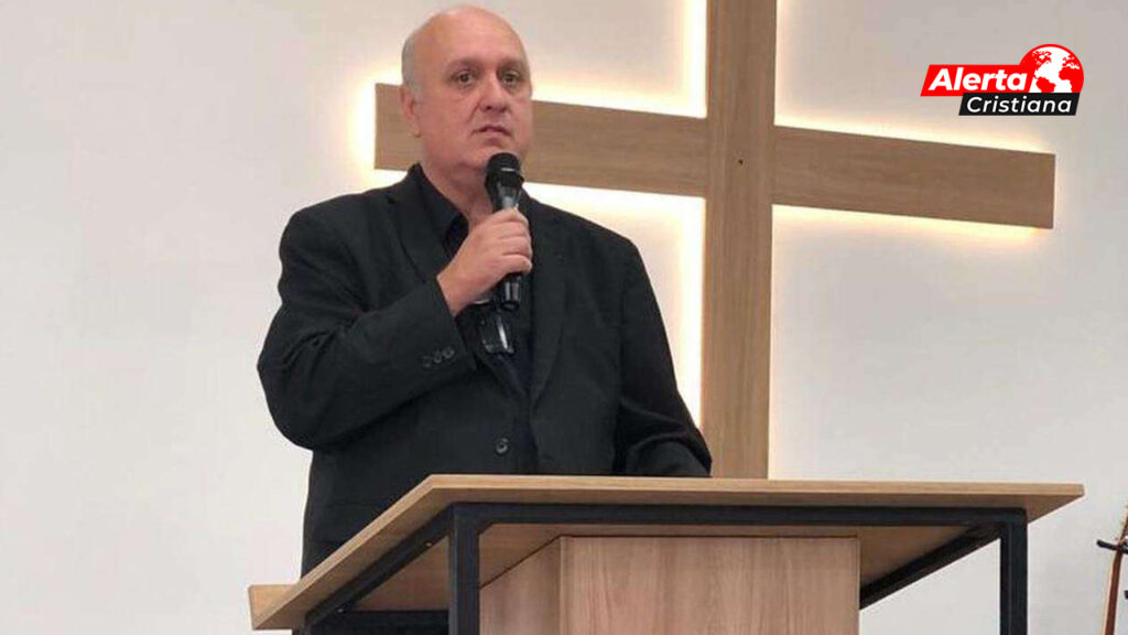 Pastor dice Sorpresa Por supuesto que no ante la idea de reescribir la Biblia con IA