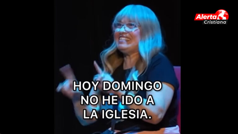 Pastora asiste a un show de comedia en España y ridiculiza el cristianismo