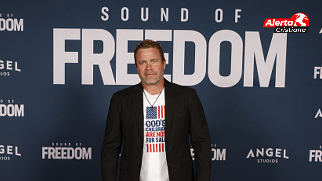 La inspiración de Sound of Freedom Tim Ballard dice Los niños están bajo ataque