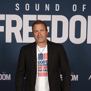 La inspiración de Sound of Freedom Tim Ballard dice Los niños están bajo ataque