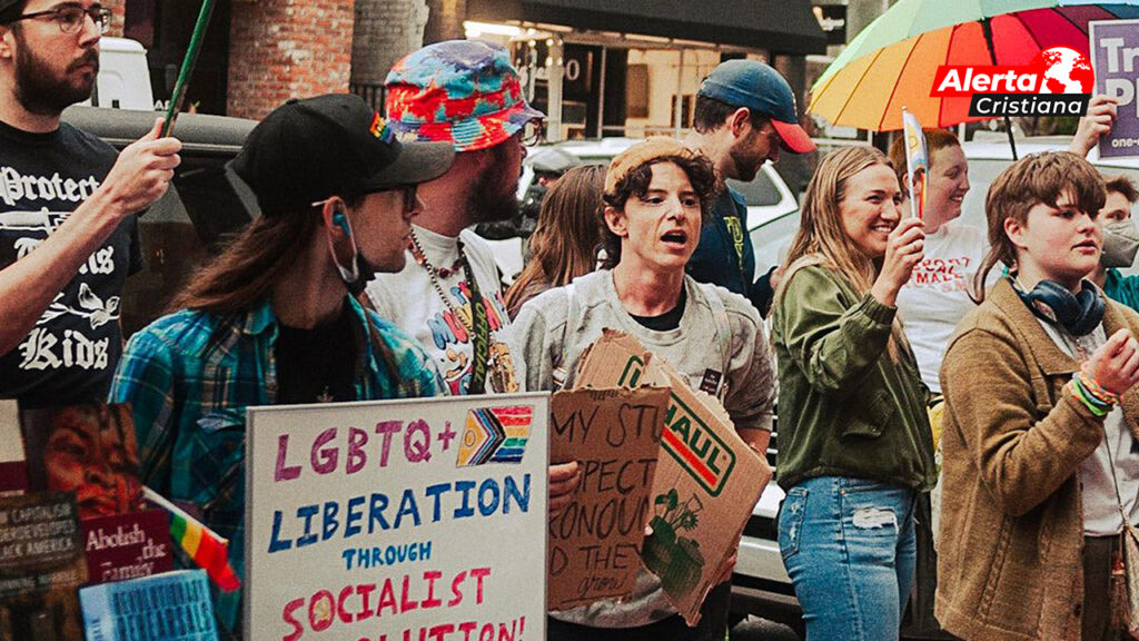 Activistas LGBT vandalizan e intentan cerrar una cafetería cristiana Su objetivo es ahuyentar a los clientes