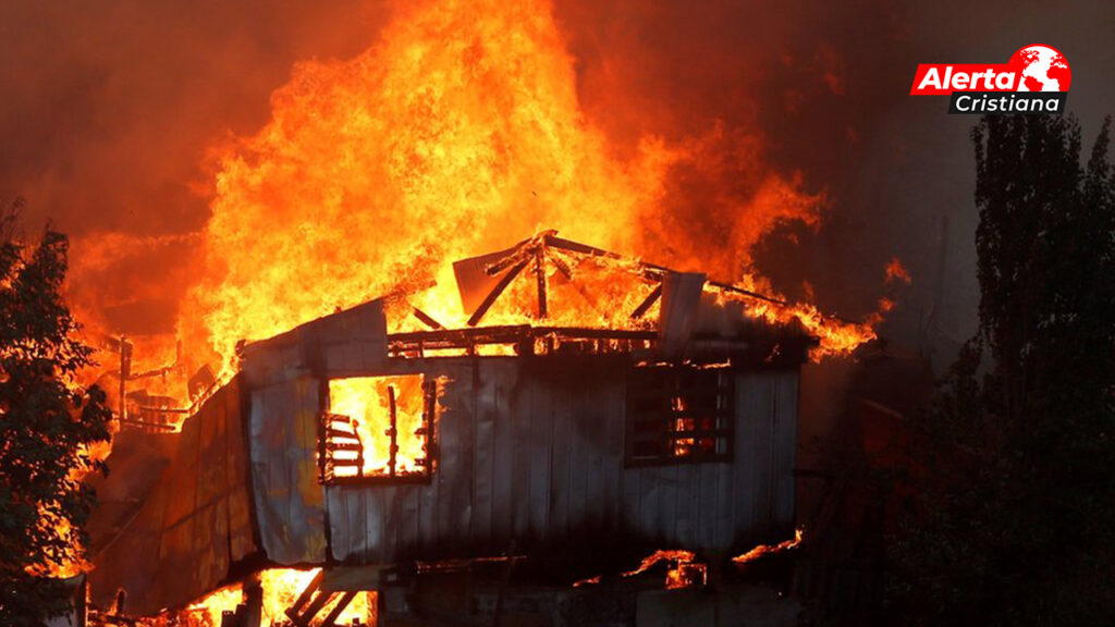 Iglesia de las Asambleas de Dios fue destruida por un incendio que se presume fue provocado