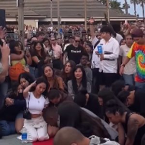 Milagros fueron recibidos en una playa de California luego de que miles de personas se reunieran para adorar