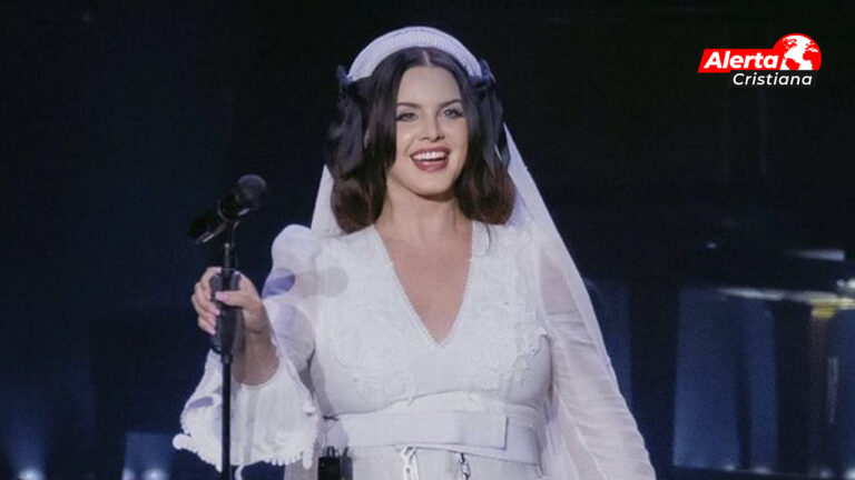 Sucesos extraños en concierto de Lana del Rey. Se tratará de un ritual