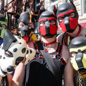 En_Alemania_un_grupo_de_personas_que_se_identifican_como_perros
