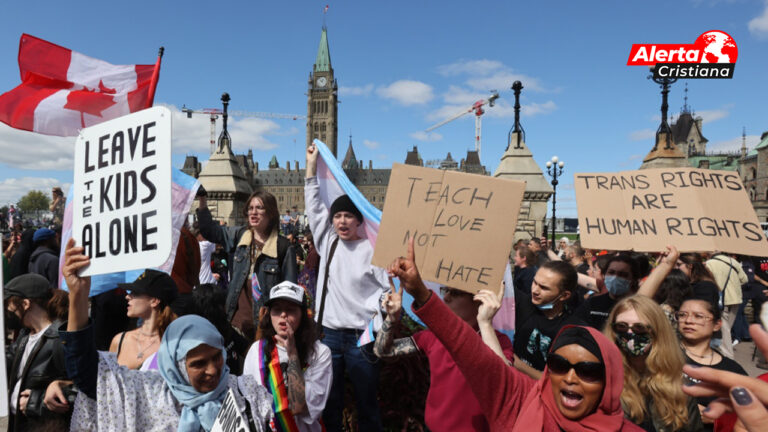 En_Canadá_miles_de_personas_protestan_en_contra_de_las_enseñanzas
