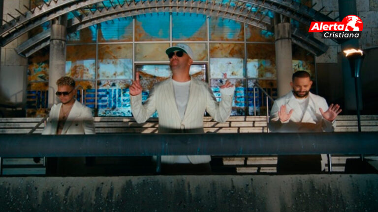 Los_artistas_Wisin,_Redimi2_y_Gocho_se_unieron_para_cantar_un_sincero