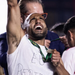 Lucas_Moura_repitió_el_gesto_de_Kaká_en_una_celebración_Pertenezco