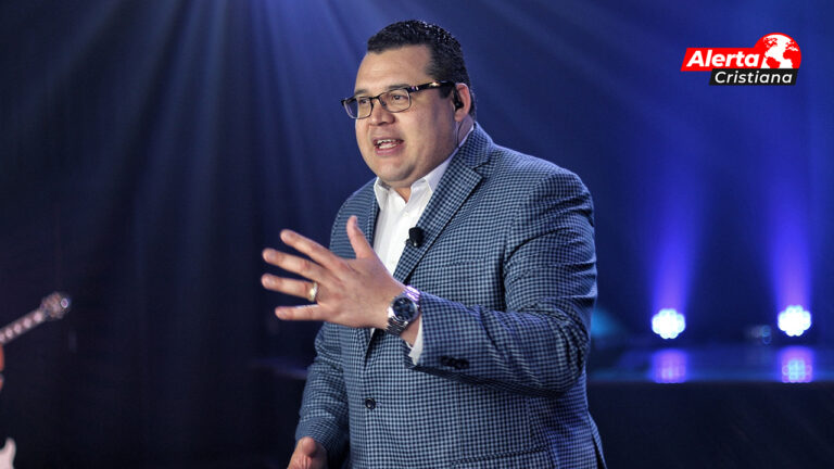 Pastor_dice_Todo_lo_que_viviste_fueron_heridas_permitidas_para_que
