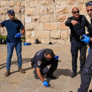 Un palestino hirió a dos personas con un puñal en las afueras de la Ciudad Vieja de Jerusalén