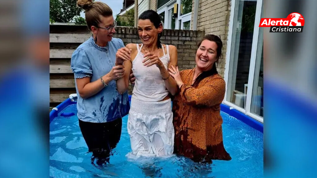Una_mujer_vivió_aislada_durante_14_años_y_aceptó_a_Jesús_y_se_bautizó