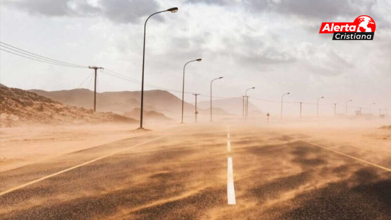 Una_aterradora_tormenta_de_arena_crea_ambiente_apocalíptico_en_el