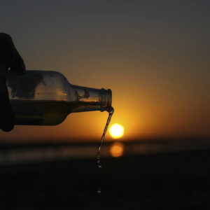 Una_cristiana_fue_bautizada_con_una_botella_de_agua_en_Asia_Central