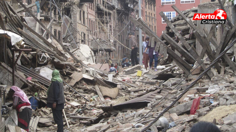 20_Iglesias_colapsaron_en_Nepal_luego_de_un_terremoto_de_magnitud