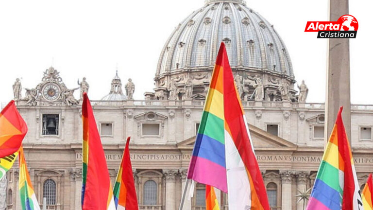 El_Vaticano_aprobó_que_las_personas_trans_puedan_bautizarse_y_ser