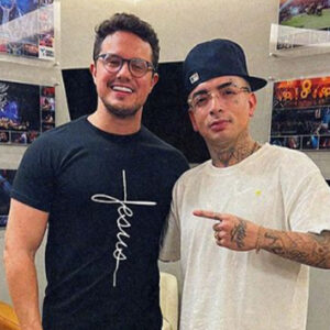El_cantante_brasileño_MC_Guimê_se_tomó_una_foto_con_el_pastor_Deive