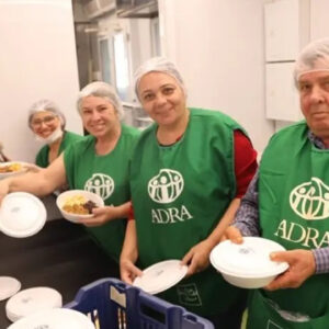 En_Brasil_una_iglesia_con_una_carreta_dona_más_de_10,000_loncheras