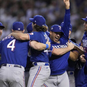 Jugadores_de_los_Texas_Rangers_alabaron_a_Dios,_después_de_ganar