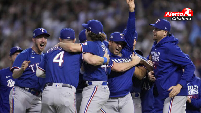 Jugadores_de_los_Texas_Rangers_alabaron_a_Dios,_después_de_ganar