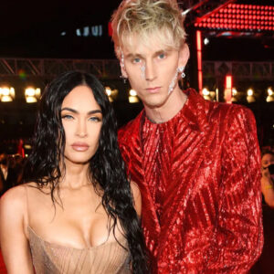 La_actriz_Megan_Fox_junto_con_su_novio_se_burlan_del_cristianismo
