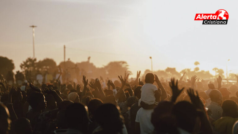 Megacruzada_evangelística_en_Pakistán_hace_que_miles_corran_a_Cristo