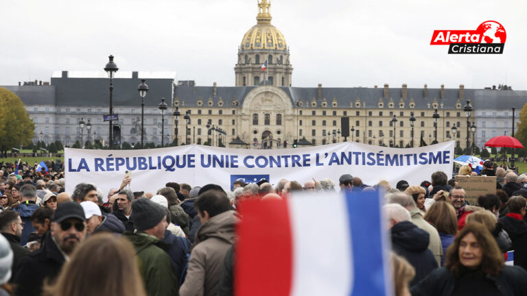 Miles_de_personas_salen_a_las_calles_en_Francia_para_denunciar_el