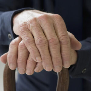Un_hombre_golpeó_brutalmente_a_su_padre_anciano_luego_de_haberse