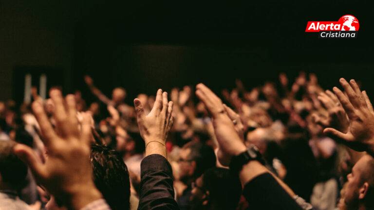 Una_iglesia_en_Estados_Unidos_lleva_casi_una_semana_rindiendo_culto