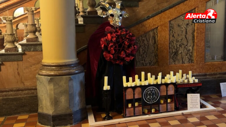 El_Capitolio_de_Iowa_causó_polémica_por_una_exhibición_satánica