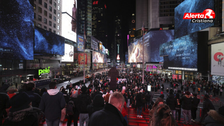 En navidad Time Square exhibe texto bíblico «Jesús es la luz del mundo»