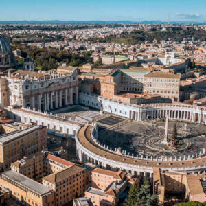 El Vaticano emitió un comunicado en el cual asegura que la bendición a parejas LGBT no es herética ni blasfema