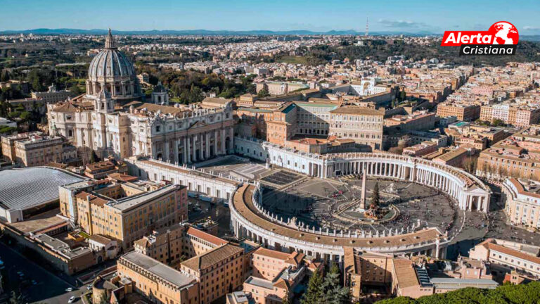 El Vaticano emitió un comunicado en el cual asegura que la bendición a parejas LGBT no es herética ni blasfema