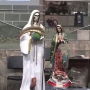 El pastor Kevin T. Wynne destroza imagen de la Virgen de Guadalupe en pleno culto