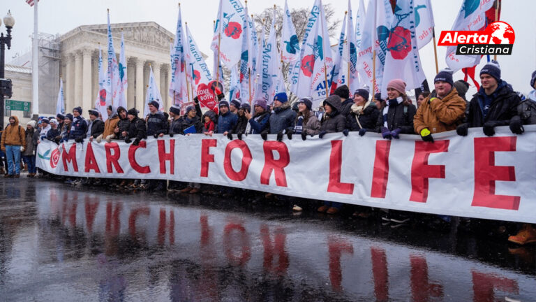 En la Marcha por la Vida 2024 una mujer al hablar de su terrible experiencia tras practicar el aborto