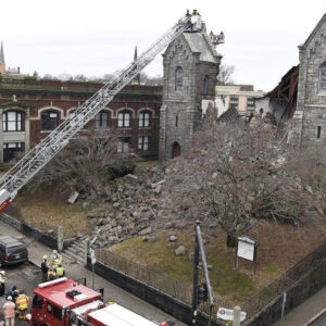 La iglesia histórica de New London colapsó, pero no se desvanece la fe de sus miembros