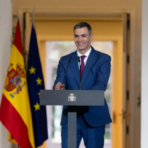 Pedro Sanchez, el presidente de España se comprometió a limitar el acceso de menores a la pornografía