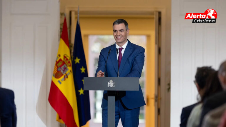 Pedro Sanchez, el presidente de España se comprometió a limitar el acceso de menores a la pornografía