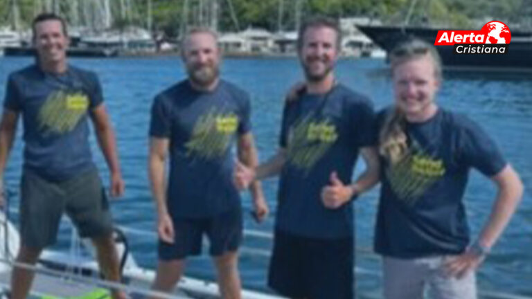 Una familia cruzo el mar para compartir el amor de Dios