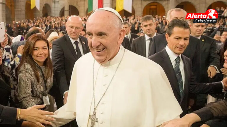 El Papa Francisco dijo que escandalizarse por que la iglesia católica bendiga a parejas homosexuales