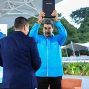 El presidente venezolano Nicolás Maduro patrocina reformas en iglesias evangélicas